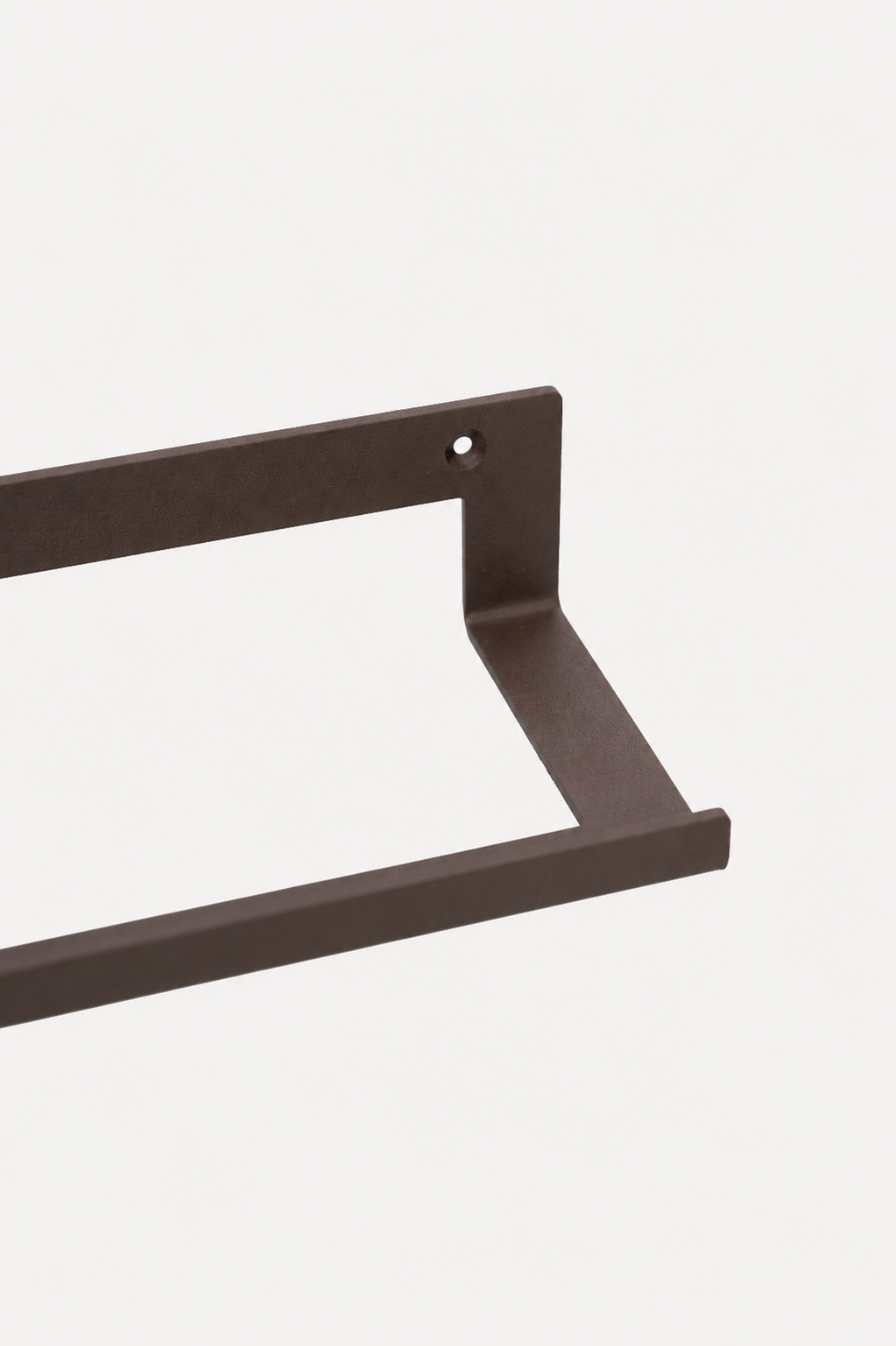 KANSO towel holder in Umber powder coated steel, RAL 8022, macro of the bracket and double rail corner, dark black brown