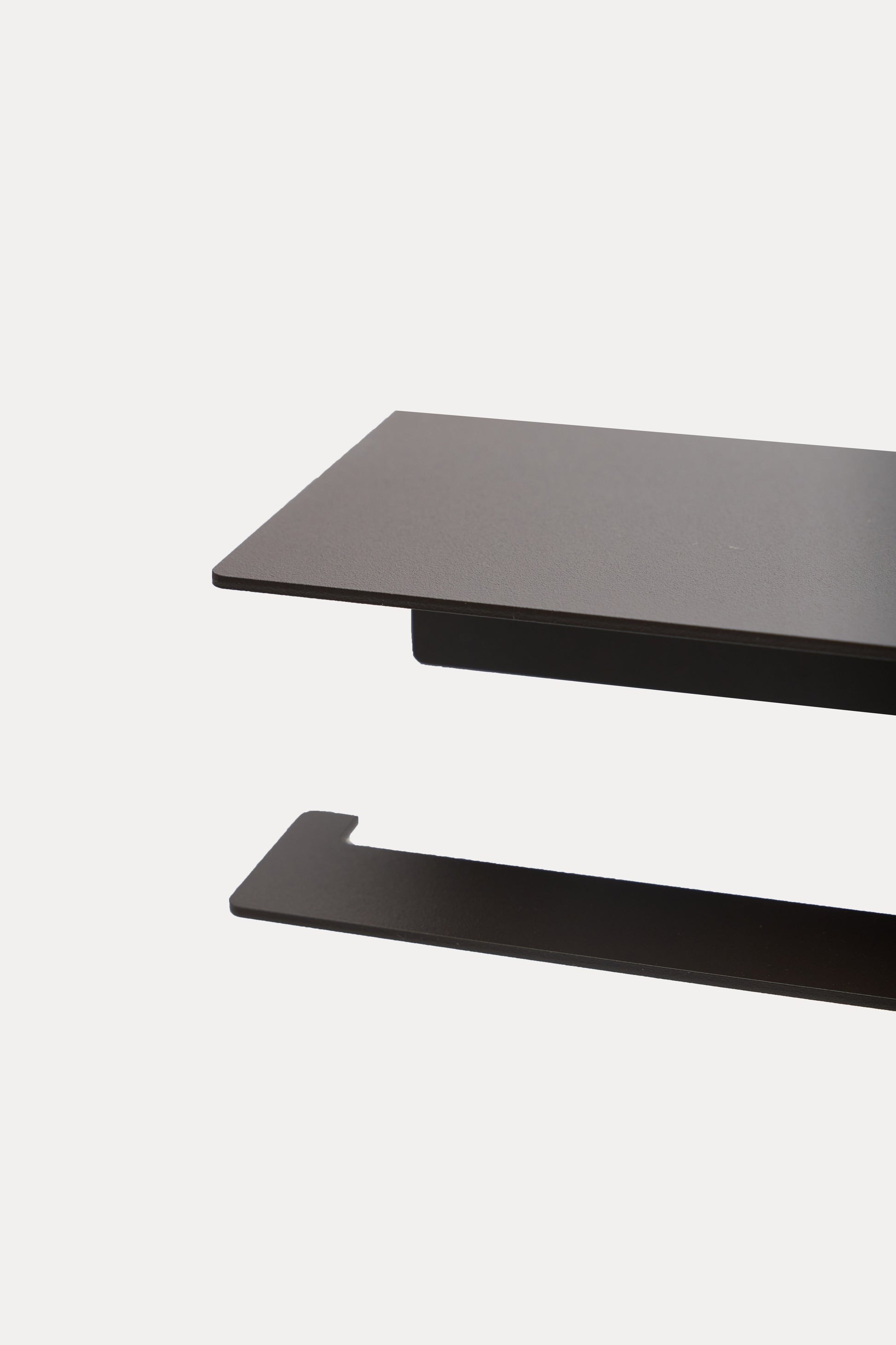NYVE toilet paper holder in Umber powder coated steel, black brown, colour close-up