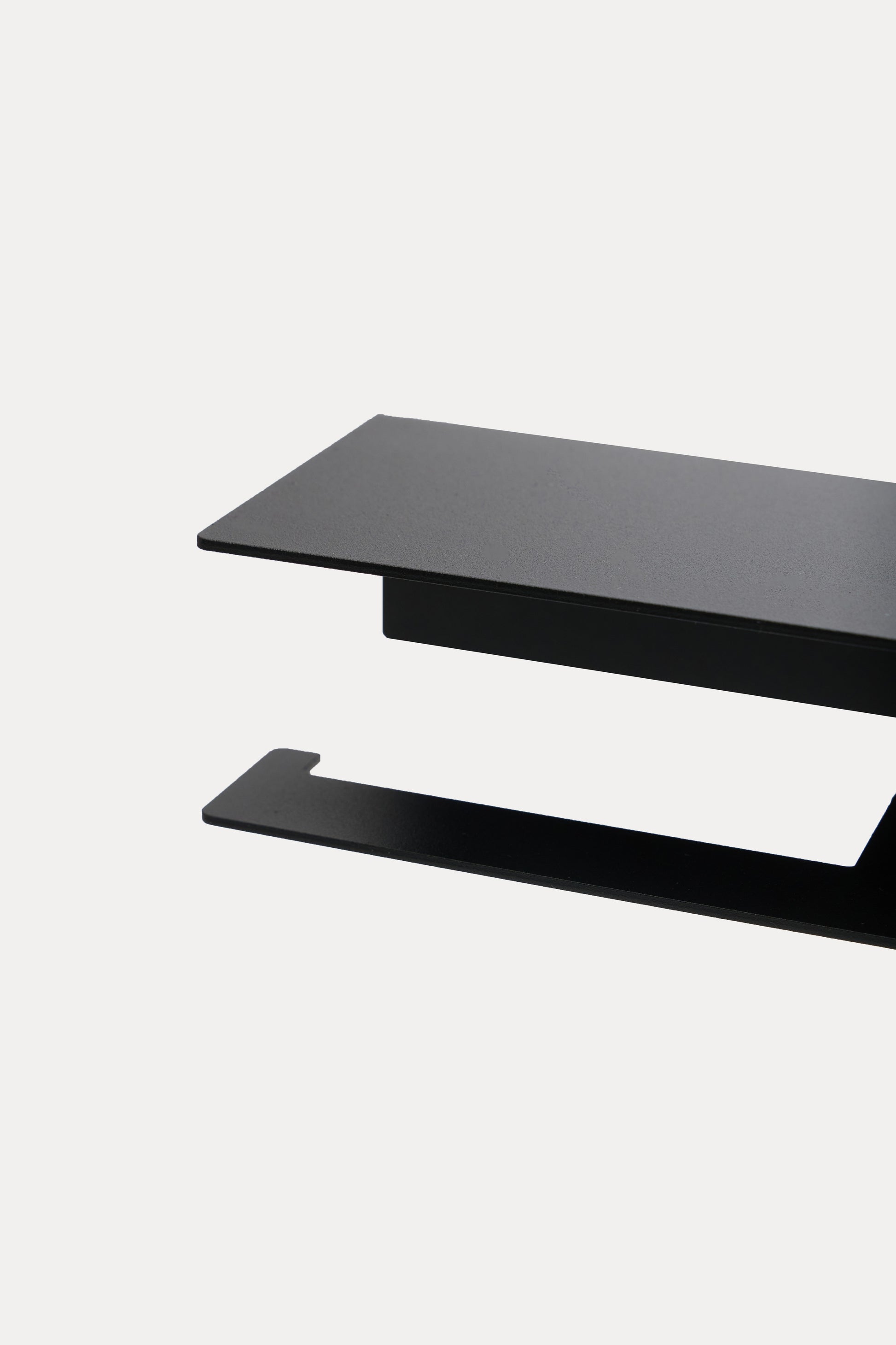 NYVE toilet paper holder in powder coated steel, close-up of the top shelf edge and hook arm, jet black