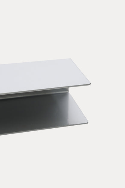 NYVE toilet paper holder in powder coated steel, close-up along the pale grey top plate and hook arm