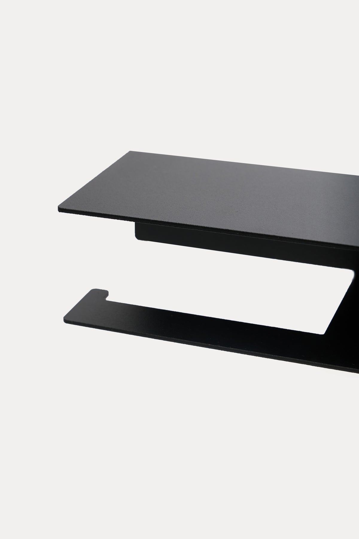 NYVE toilet paper holder in Graphite powder coated steel, jet black, close view of the surface
