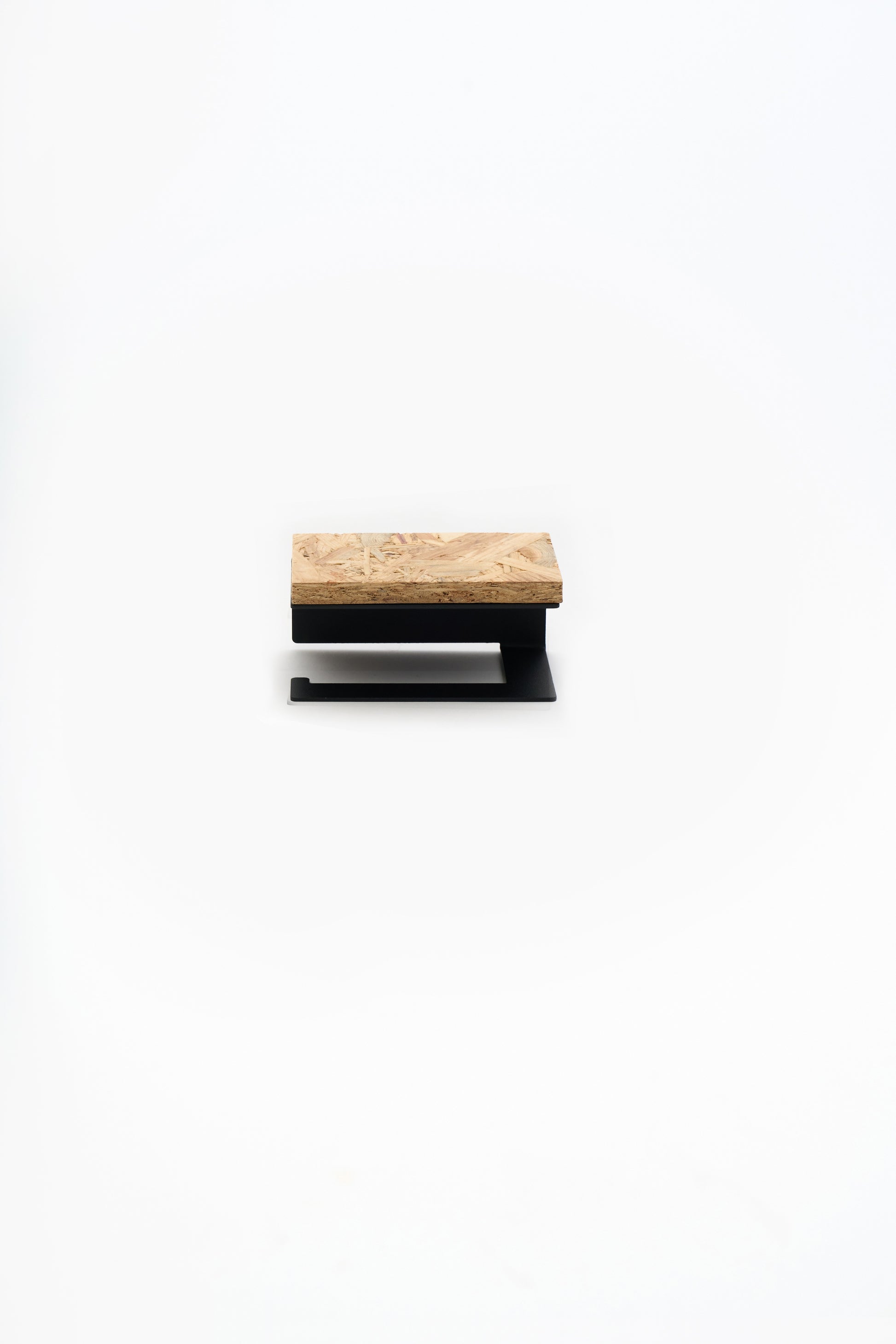 NYVE toilet paper holder in powder coated steel, straight front view of the pressed OSB wood top on the black steel holder
